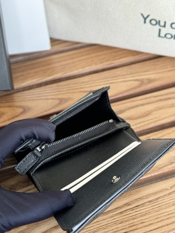 イヴサンローラン財布着用イメージ